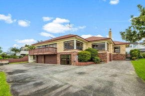 Auckland Howick Sea View House